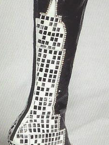 8-17 - leather boots with design